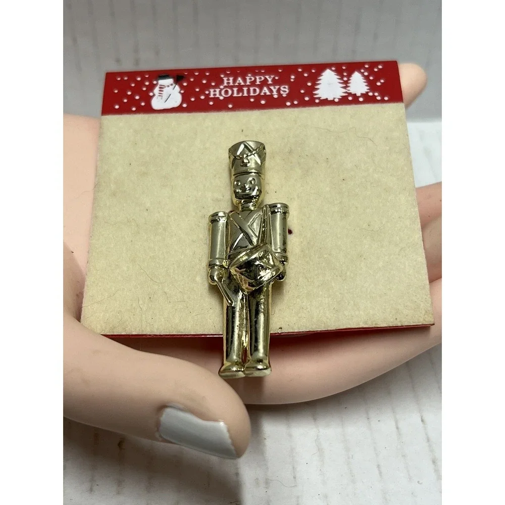 Toy‎ Soldier Nutcracker Christmas Pin Vintage Gold Tone Metal Brooch